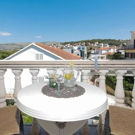 Apartments Lovric Trogir Exterior foto