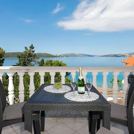 Apartments Lovric Trogir Exterior foto