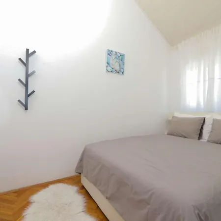 Apartments Lovric Trogir Exterior foto